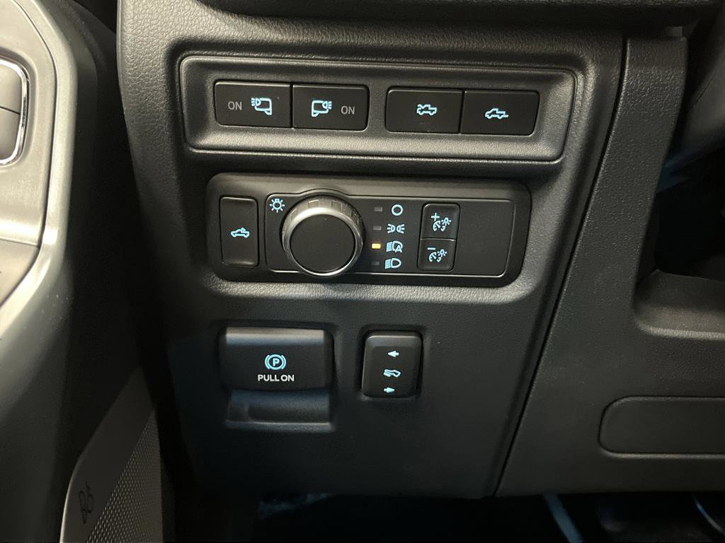 Used 2022 Ford F150 Lightning Lariat image 25