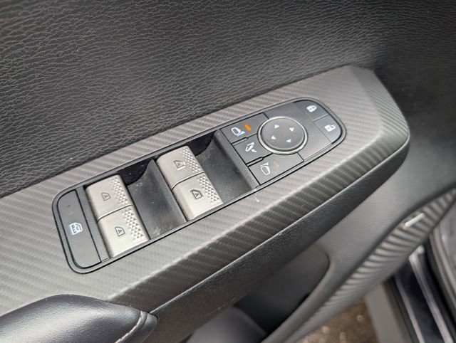 Used 2025 Mitsubishi Outlander SE image 13