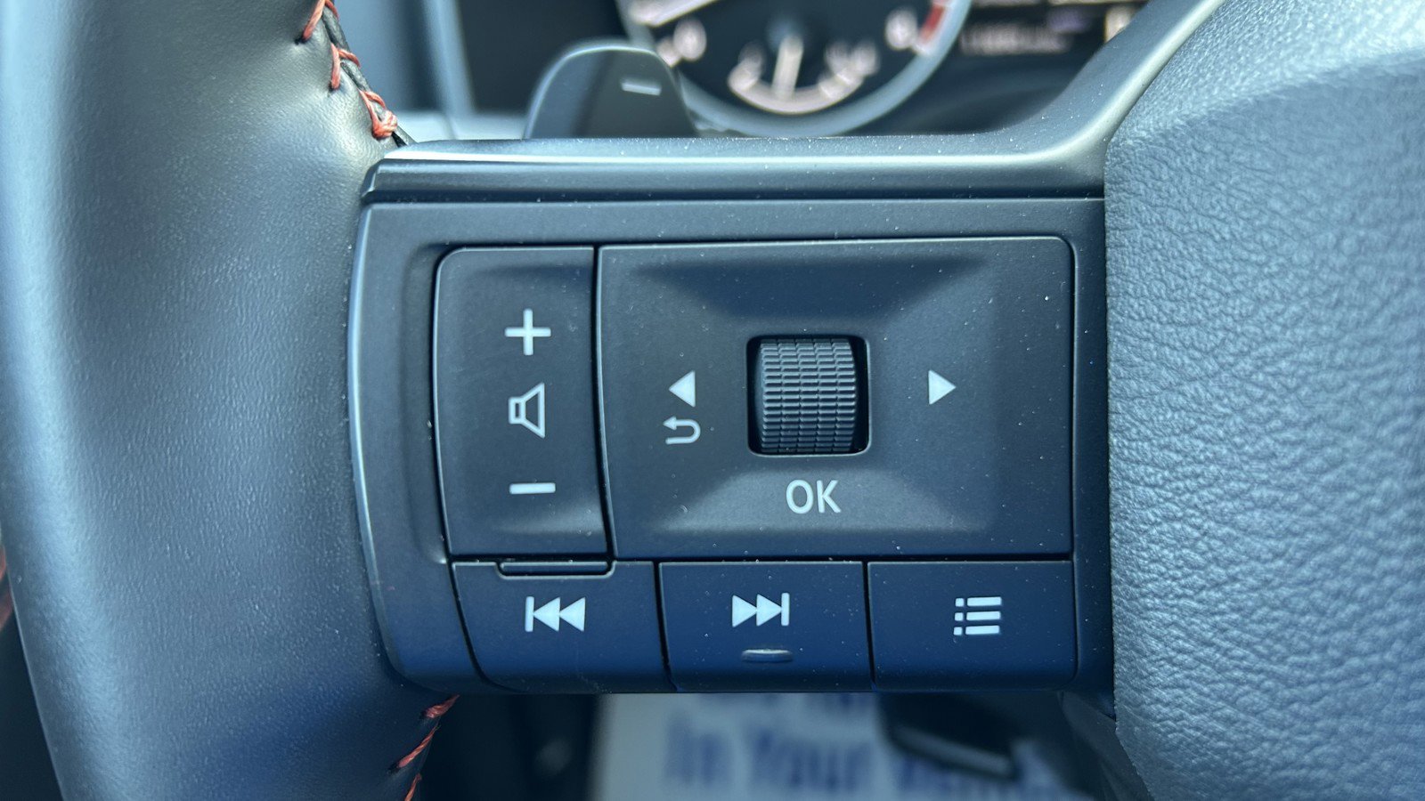 Used 2025 Nissan Rogue SV image 20