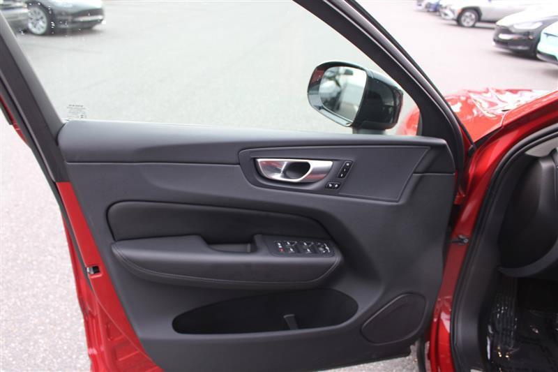 Used 2024 Volvo XC60 B5 Plus w/ Climate Package AWD/4WD image 11