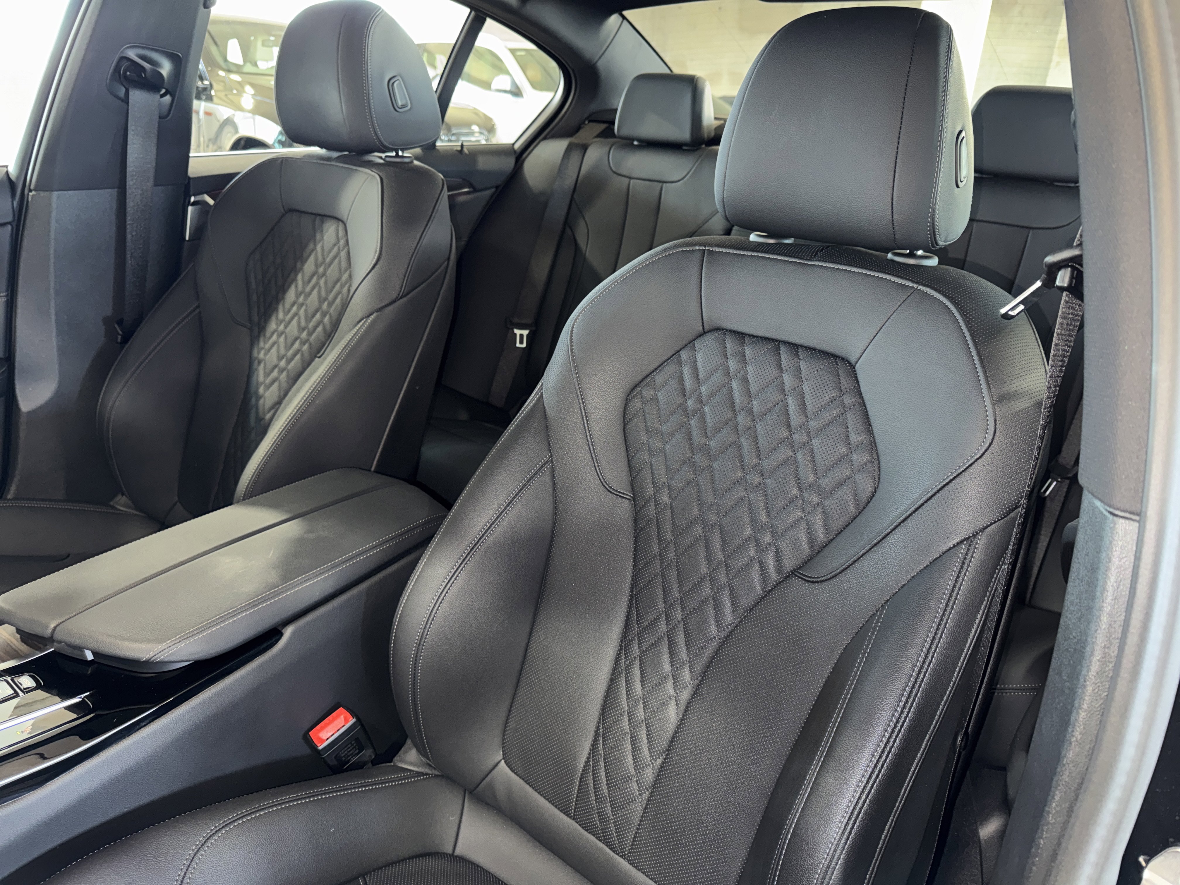 Used 2023 BMW 540i w/ Premium Package image 30