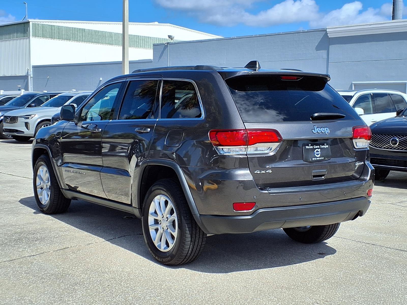 Used 2021 Jeep Grand Cherokee Laredo AWD/4WD image 5