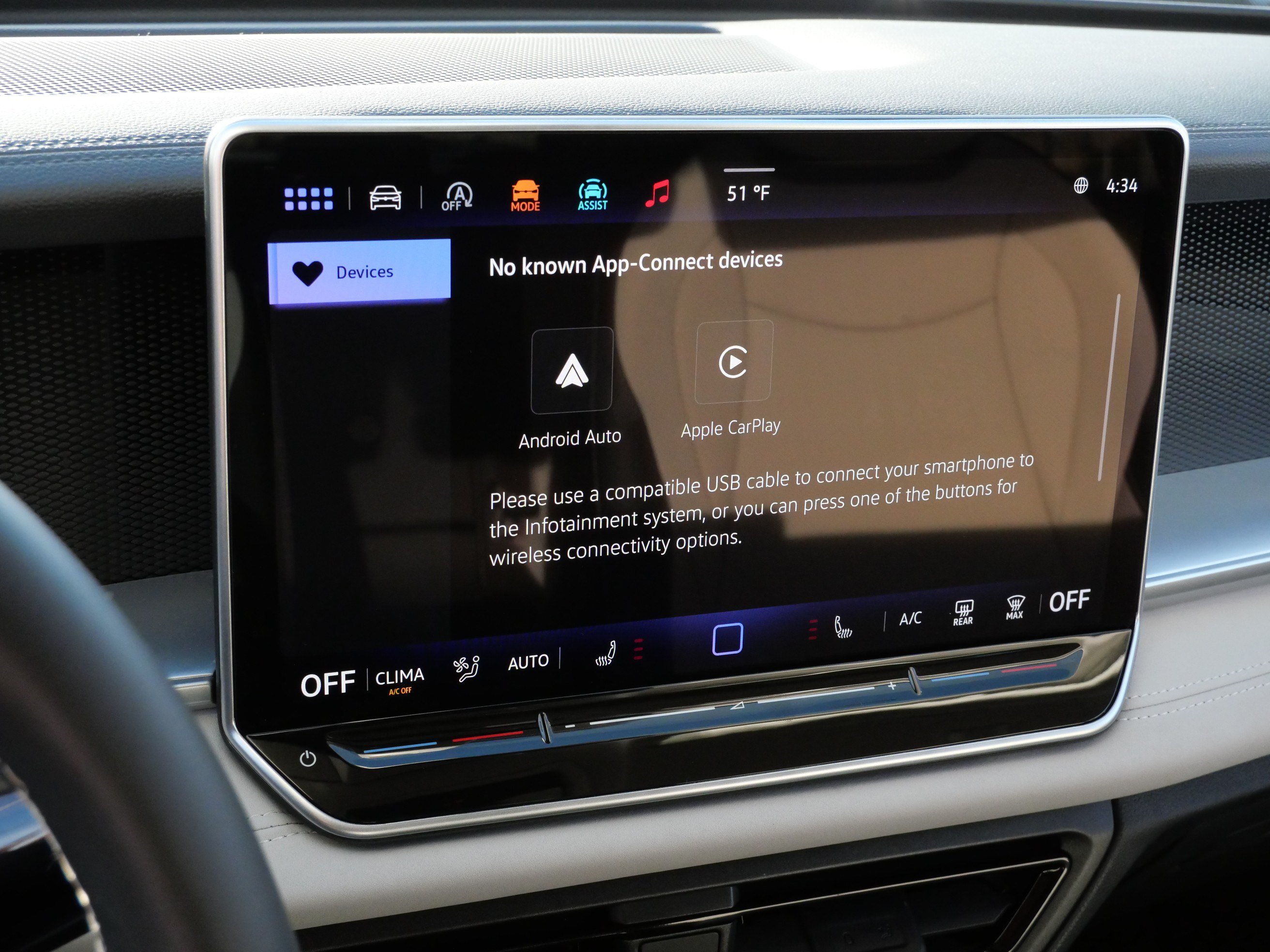 Certified 2025 Volkswagen Tiguan SE AWD/4WD image 30