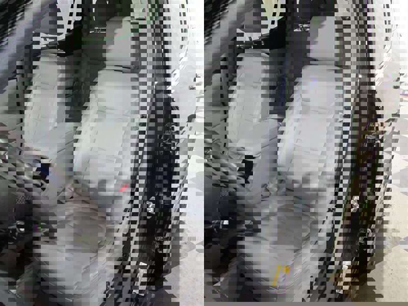 Used 2023 GMC Acadia SLT image 36