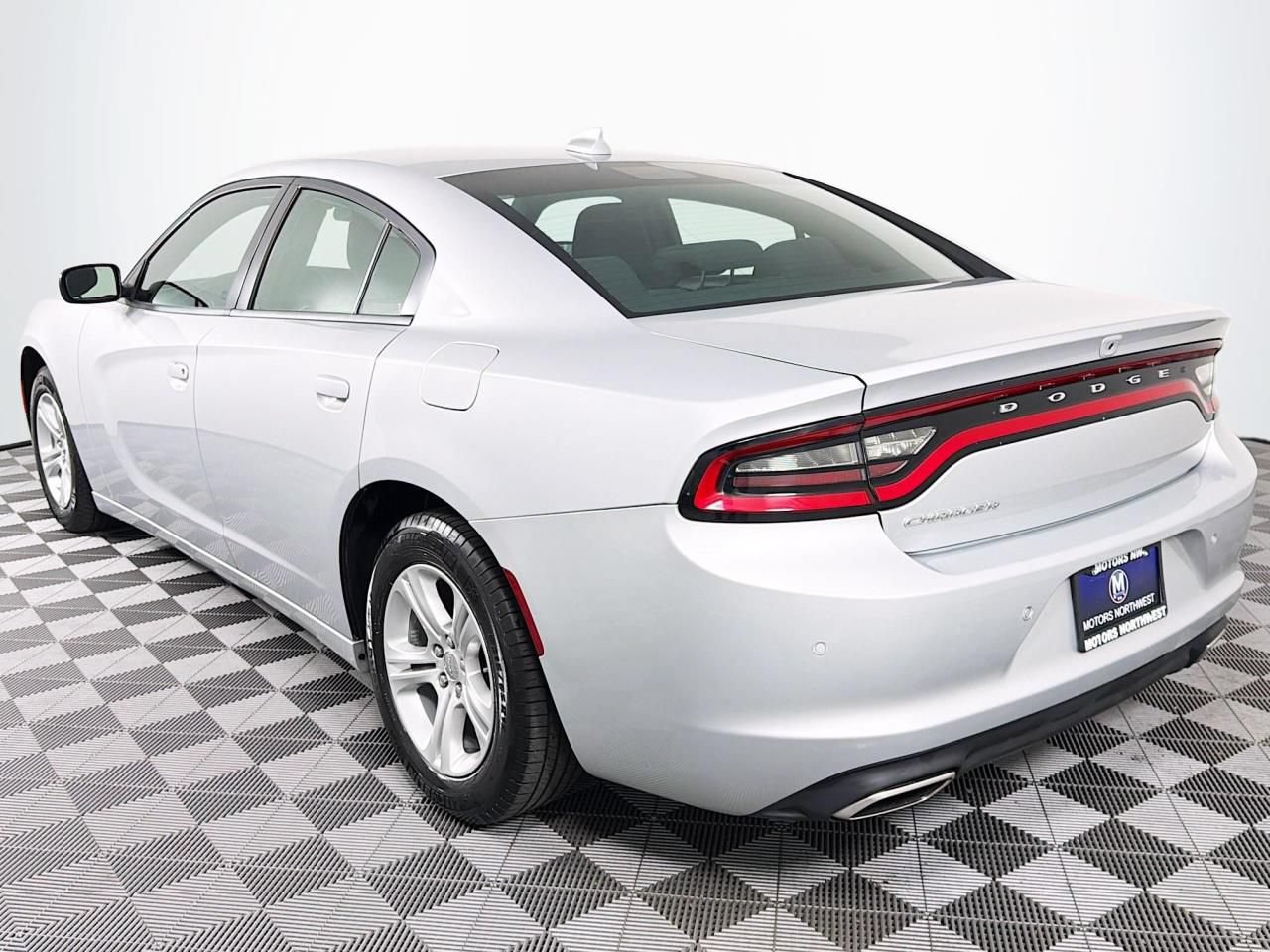 Used 2023 Dodge Charger SXT RWD image 9