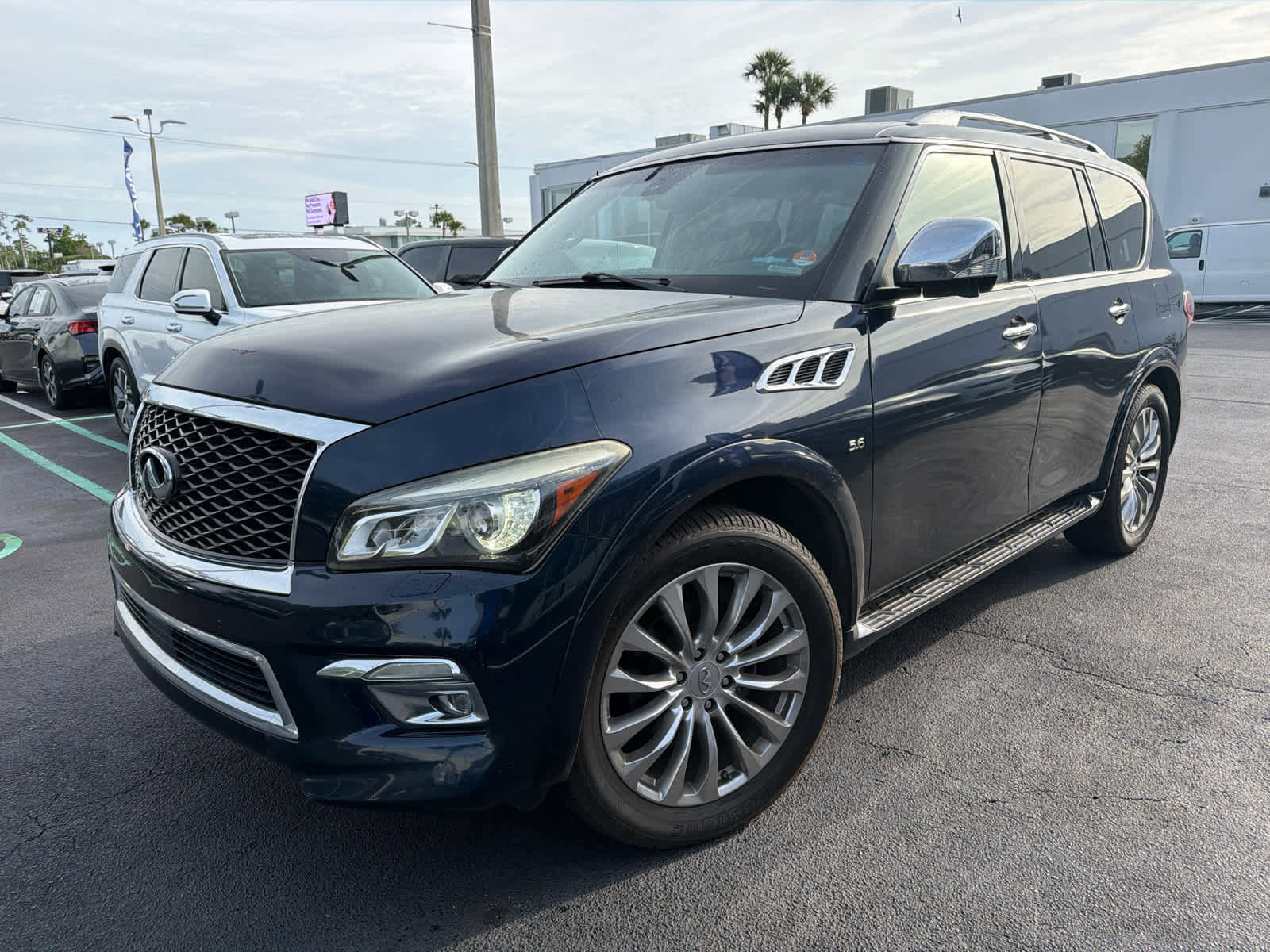 Used 2015 INFINITI QX80 2WD w/ Deluxe Technology Package image 1
