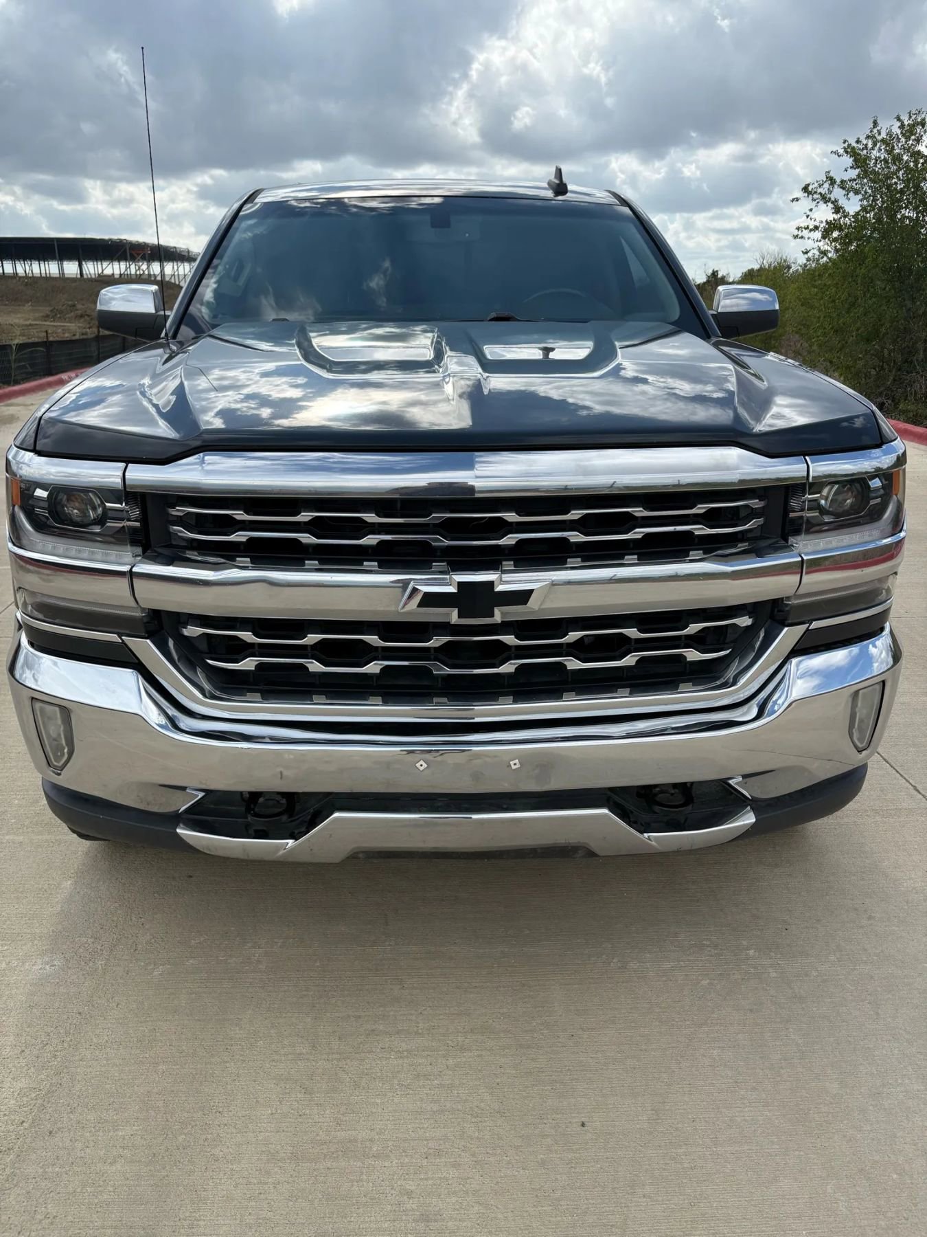 Used 2018 Chevrolet Silverado 1500 LTZ image 2