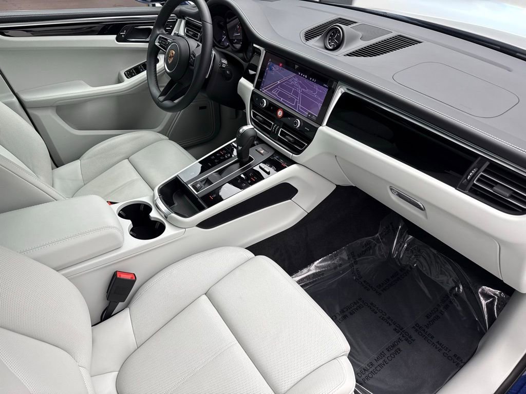 Certified 2025 Porsche Macan image 34