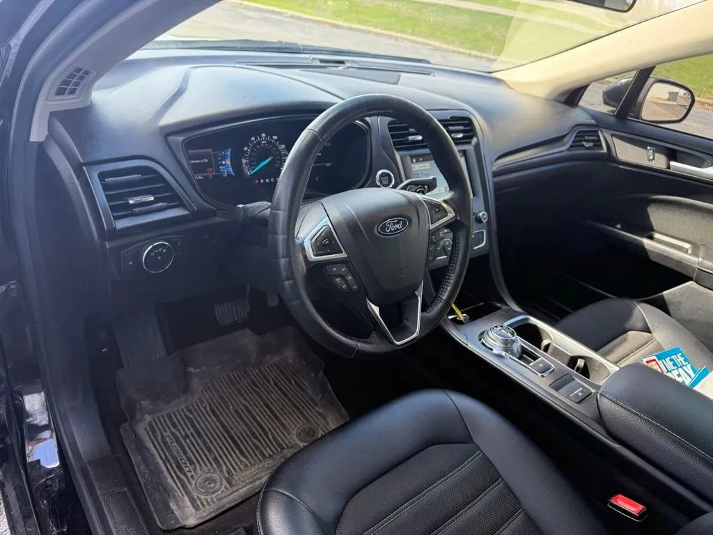 Used 2018 Ford Fusion SE w/ Equipment Group 201A image 11