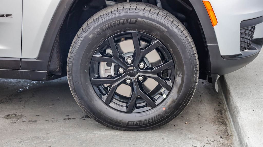 New 2025 Jeep Grand Cherokee L Altitude image 11