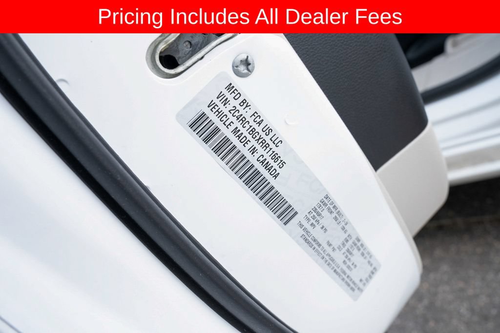Used 2024 Chrysler Pacifica Touring-L FWD image 18