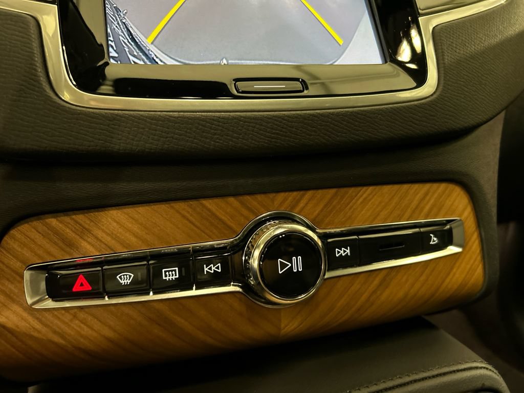 Used 2023 Volvo XC90 B6 Plus w/ Protection Package Premier AWD/4WD image 18