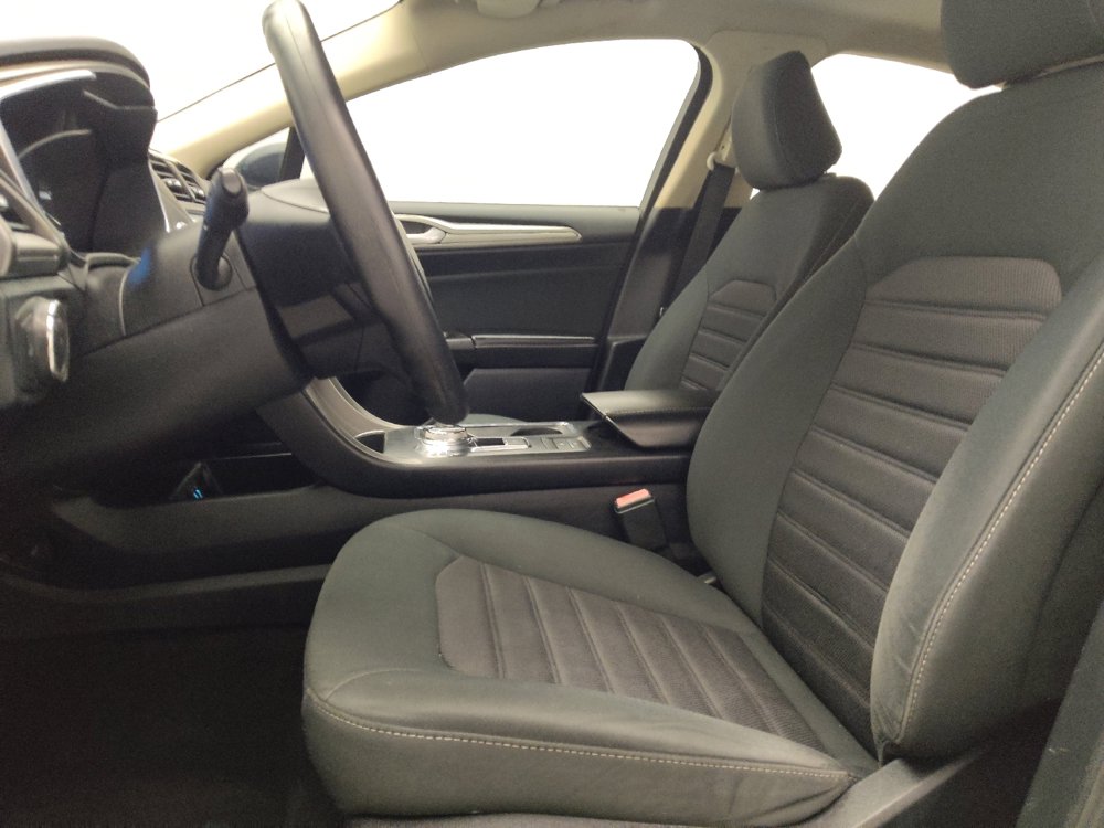 Used 2020 Ford Fusion SE FWD image 17