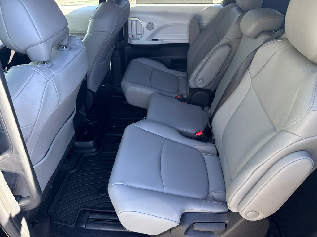 Certified 2026 Toyota Sienna XLE FWD image 21