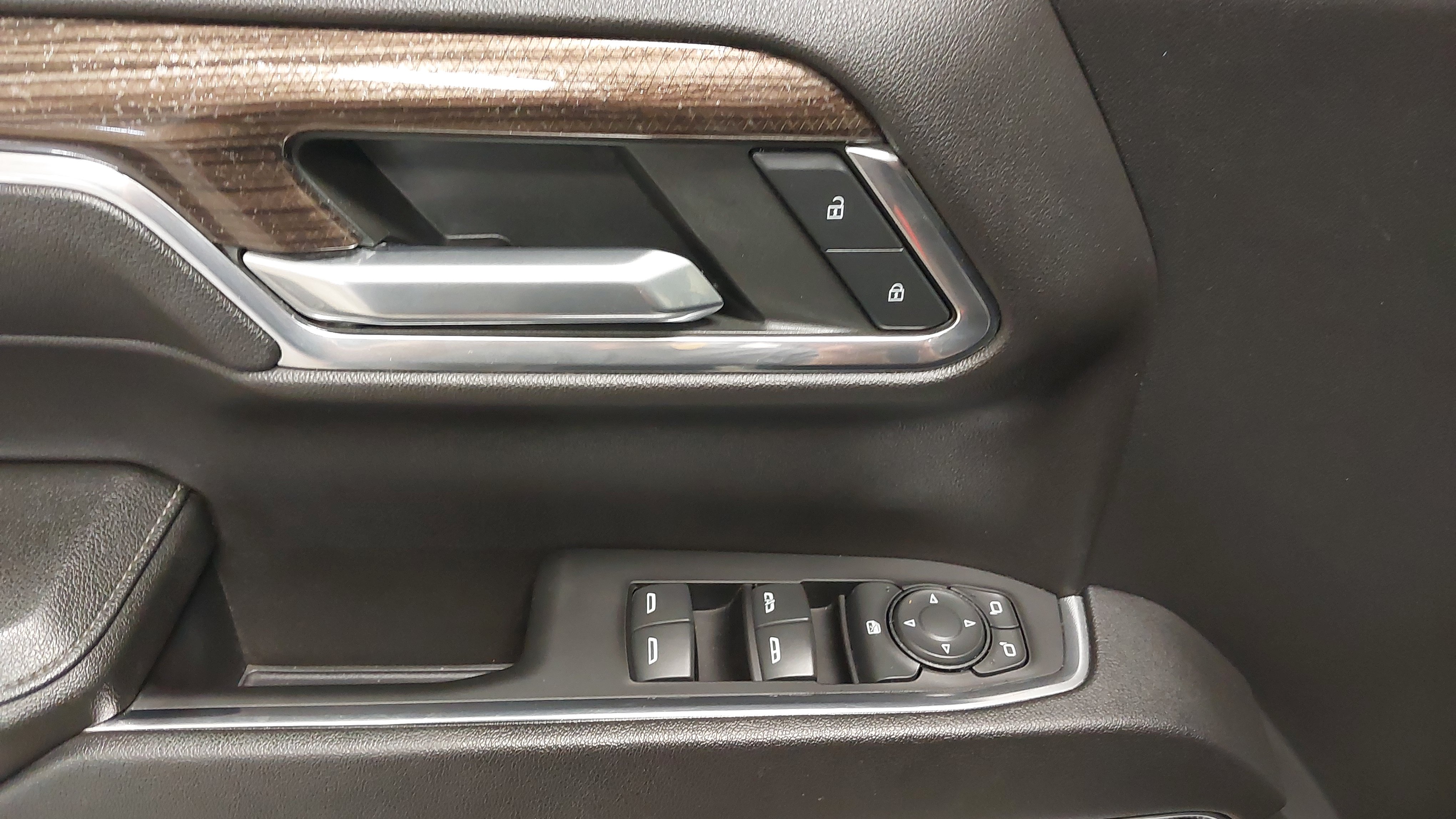 Used 2023 Chevrolet Silverado 1500 LT AWD/4WD image 25