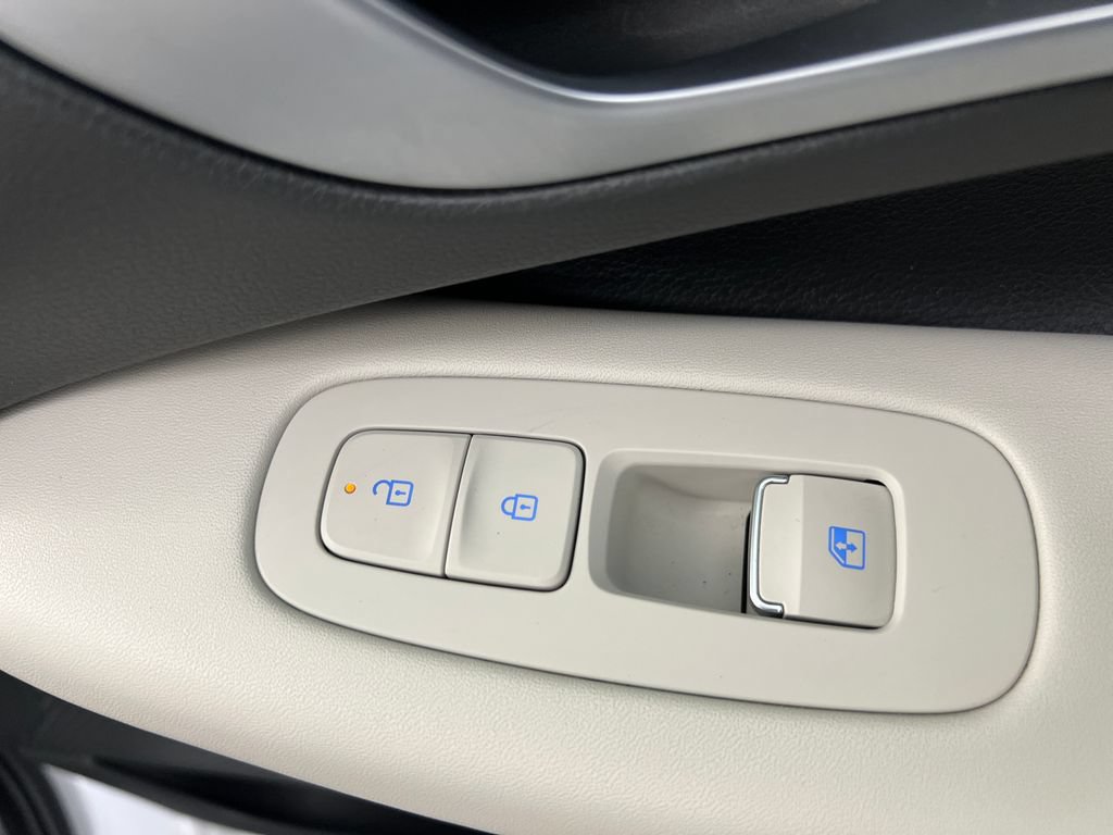 Used 2025 Hyundai Sonata SEL FWD image 29