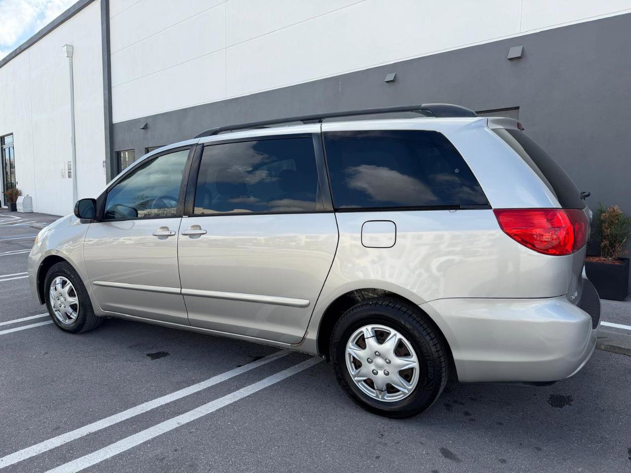 Used 2009 Toyota Sienna LE image 14