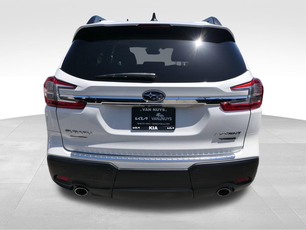 Used 2023 Subaru Ascent Limited w/ Technology Package AWD/4WD image 5