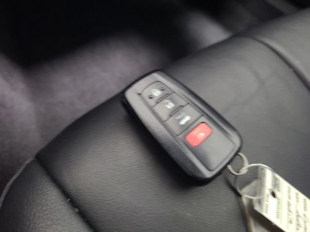 Used 2020 Toyota Camry XLE FWD image 34