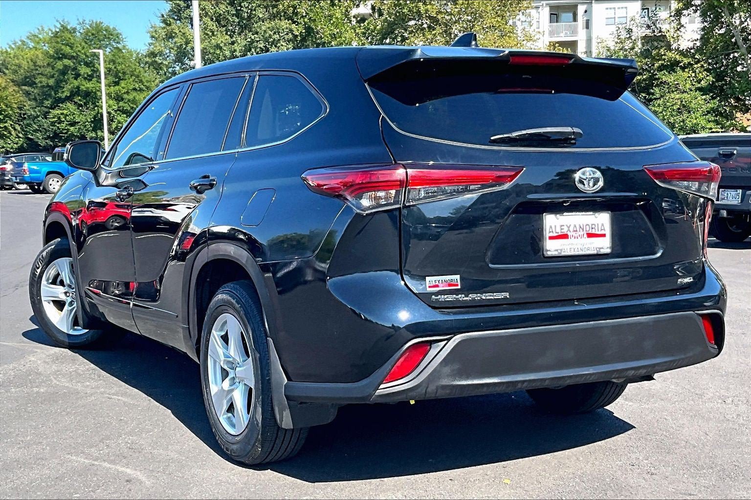 Used 2021 Toyota Highlander L AWD/4WD image 10