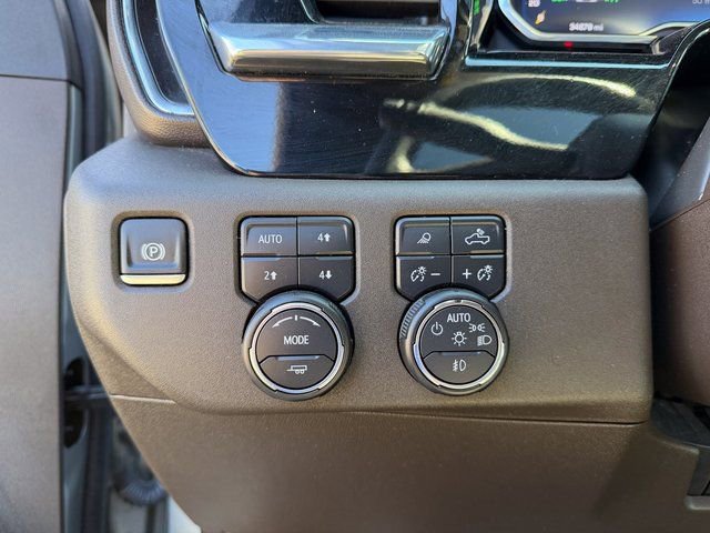 Used 2025 Chevrolet Silverado 3500 LTZ w/ LTZ Convenience Package image 5