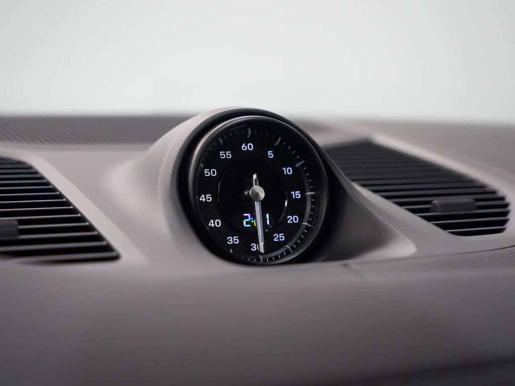 Certified 2025 Porsche Cayenne GTS image 25