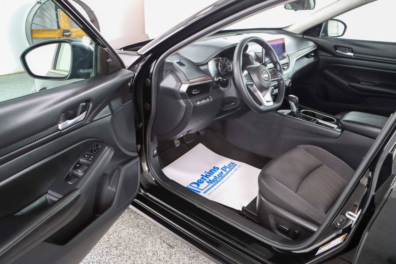 Used 2024 Nissan Altima 2.5 SV image 3