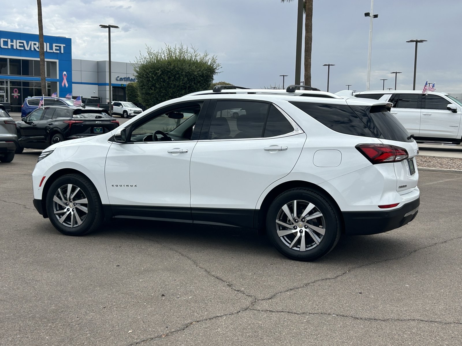 Used 2022 Chevrolet Equinox Premier FWD image 3