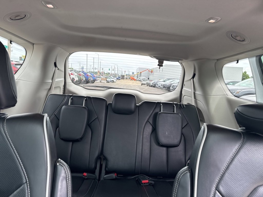 Used 2023 Chrysler Pacifica Limited image 30