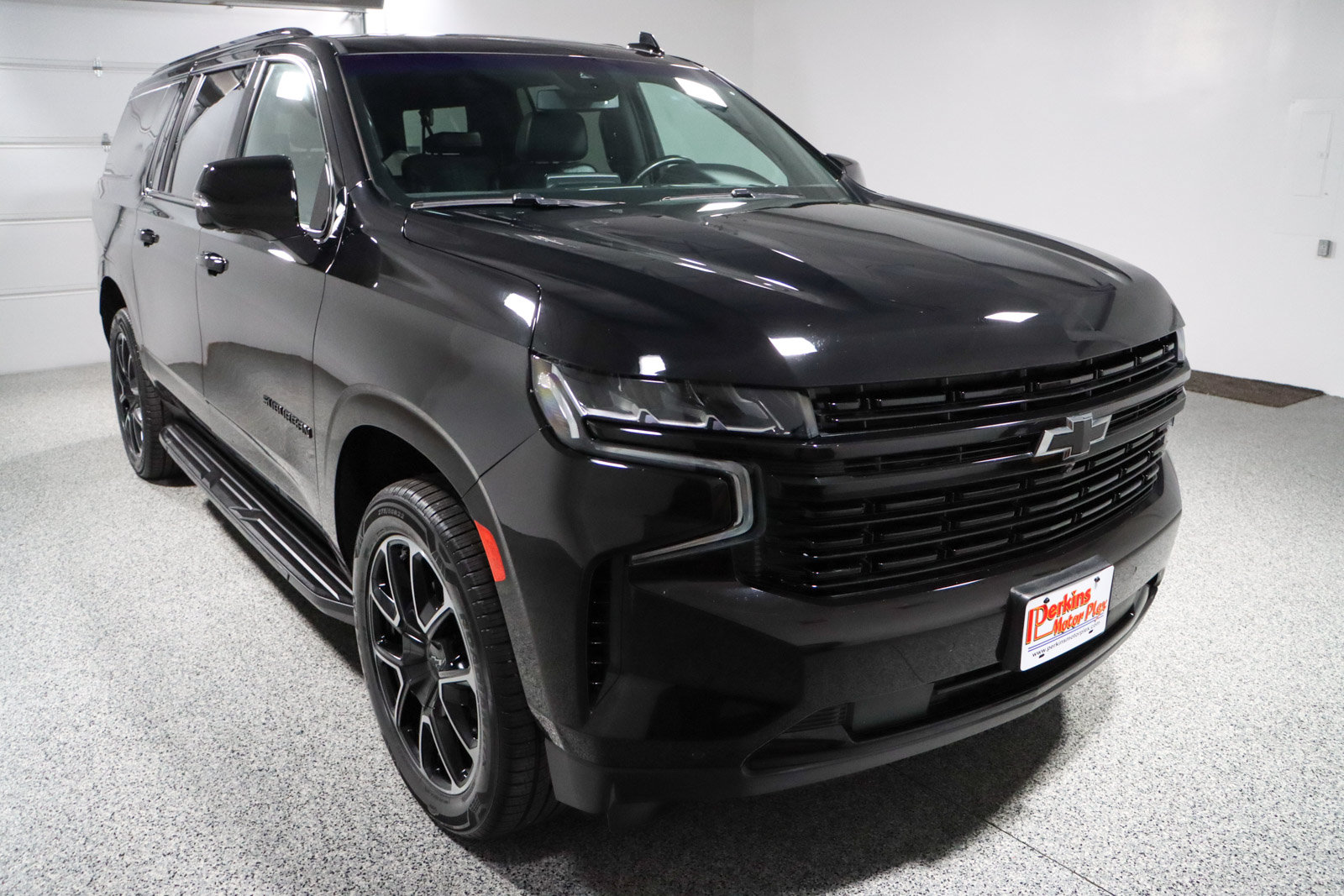 Used 2024 Chevrolet Suburban RST w/ Luxury Package AWD/4WD image 5