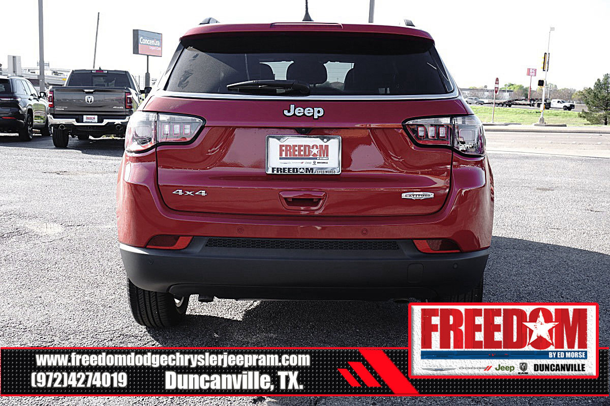 Used 2023 Jeep Compass Latitude w/ Convenience Group image 4