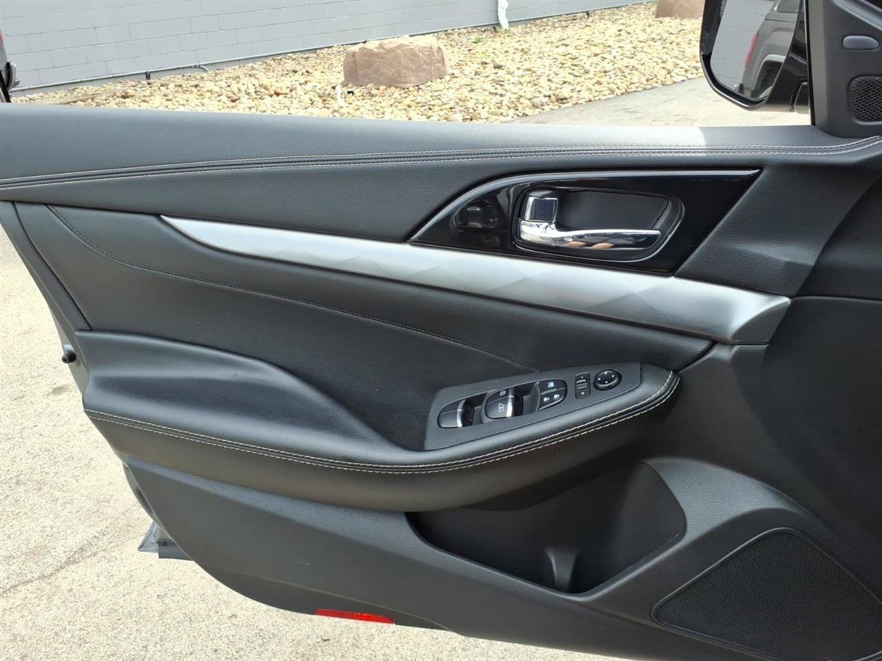 Used 2023 Nissan Maxima SL FWD image 11