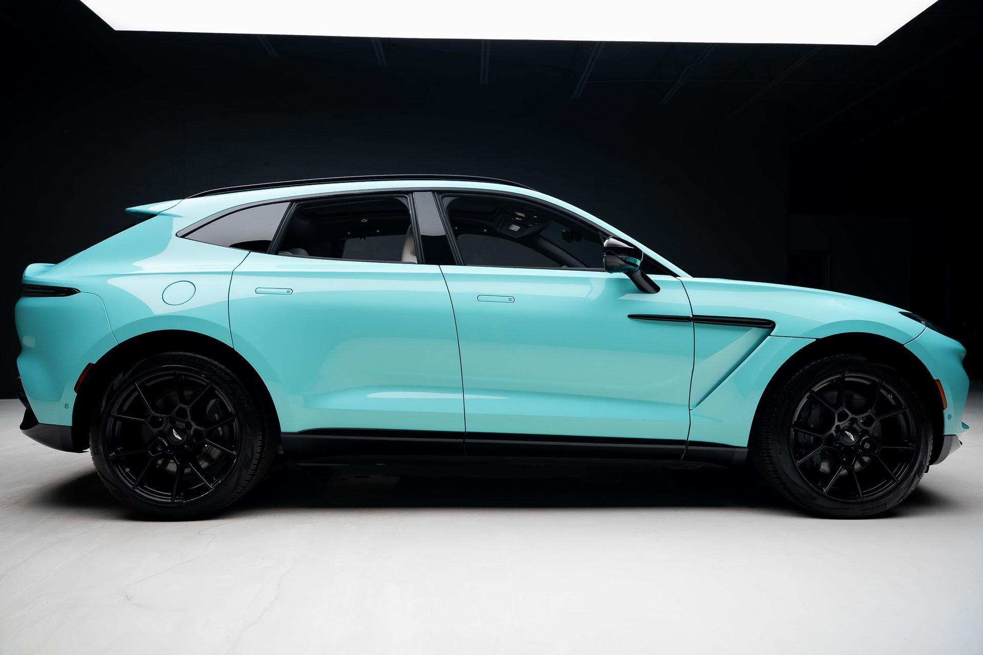 Used 2023 Aston Martin DBX AWD/4WD image 19