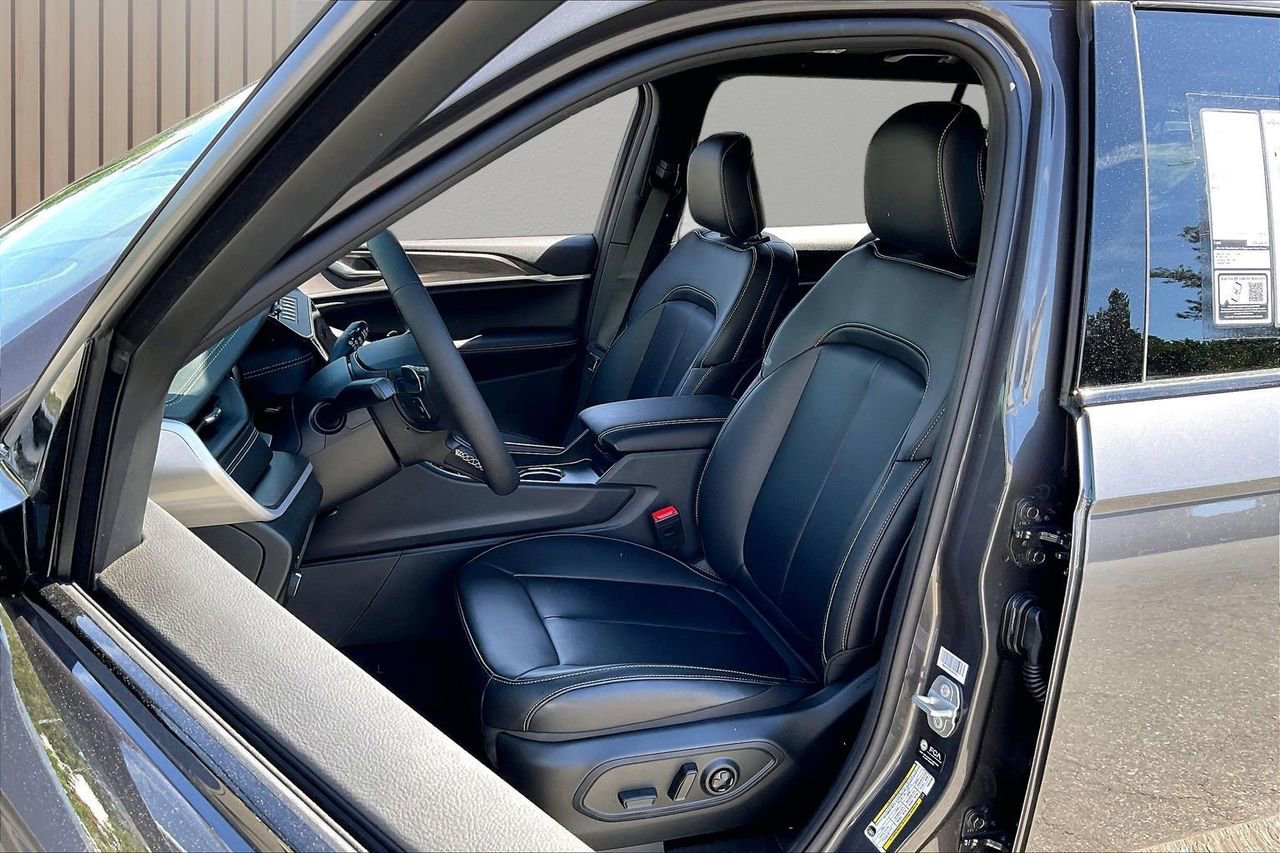 New 2026 Jeep Grand Cherokee L Limited AWD/4WD image 18
