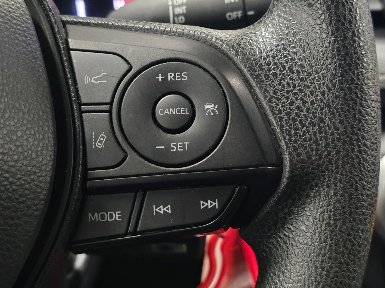 Used 2024 Toyota RAV4 LE image 28