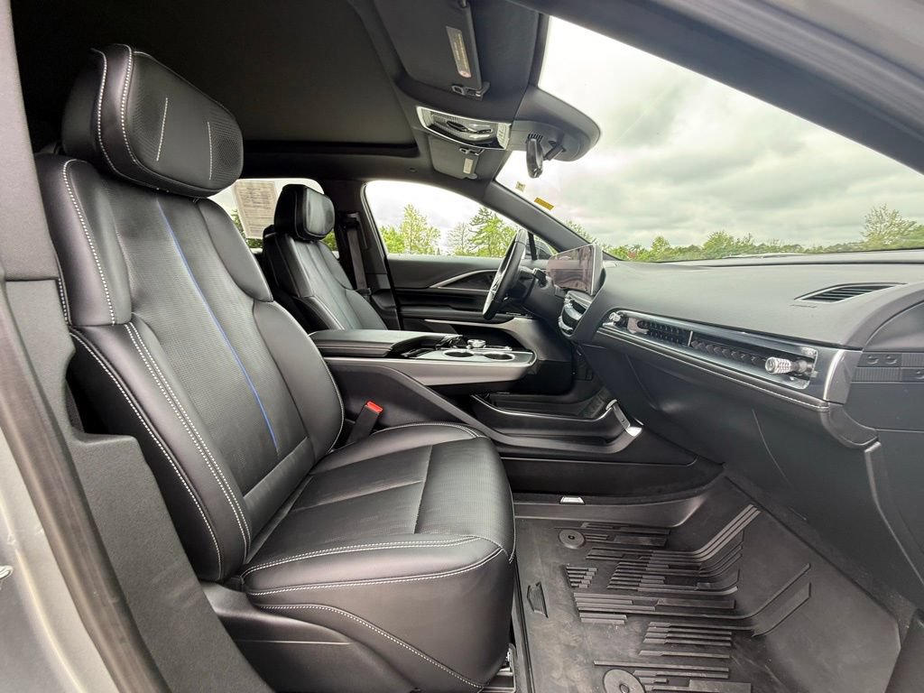 Certified 2025 Cadillac Lyriq Luxury w/ LPO, Floor Liner Package AWD/4WD image 34
