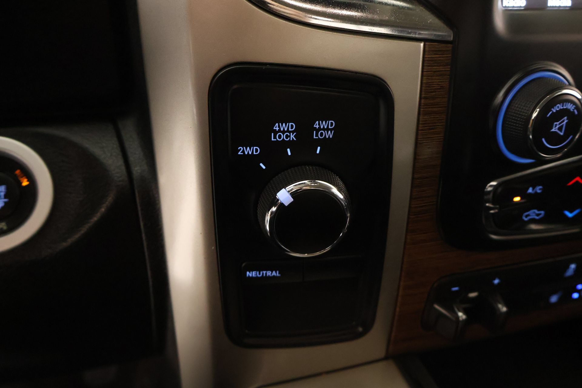 Used 2018 RAM 2500 Laramie AWD/4WD image 9