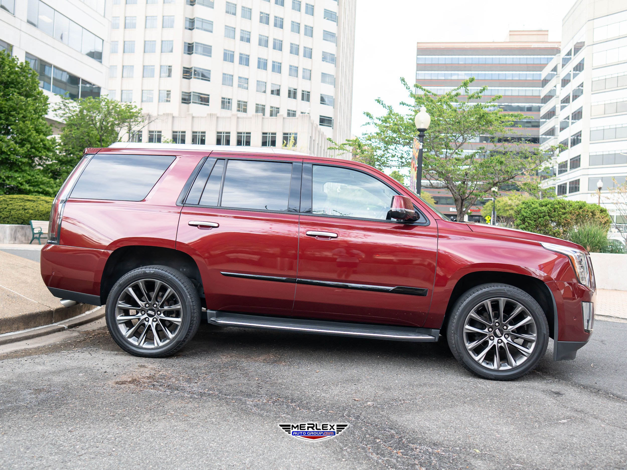 Used 2020 Cadillac Escalade Luxury w/ Escalade Sport Edition AWD/4WD image 8