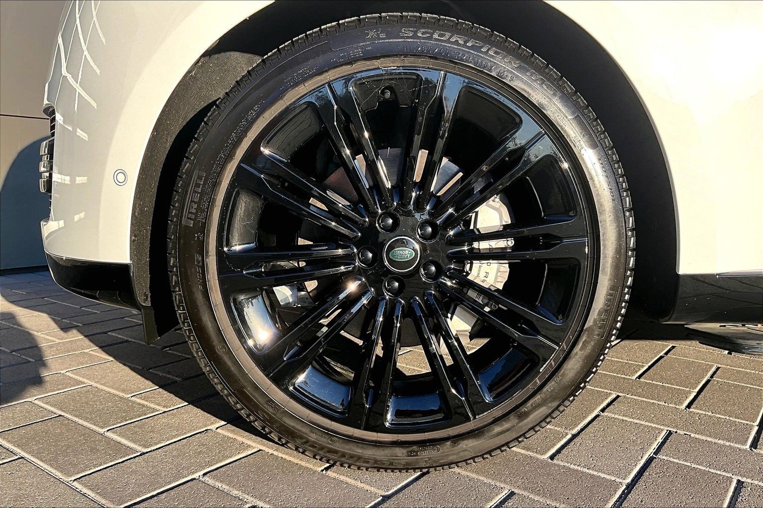 Used 2025 Land Rover Range Rover SE image 8