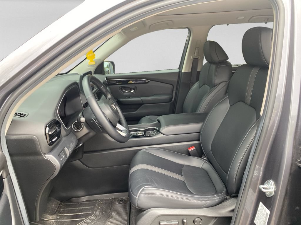 Used 2025 Honda Pilot Touring image 21