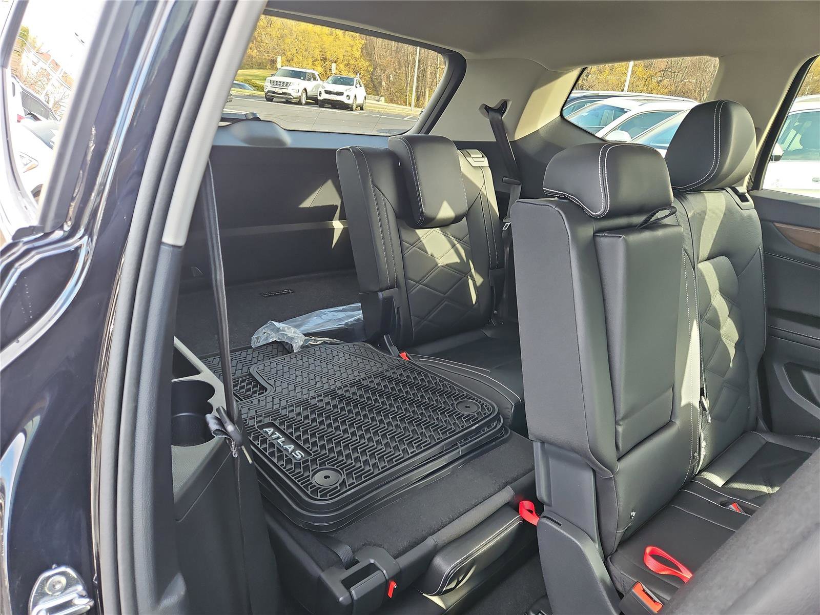 New 2026 Volkswagen Atlas SE image 32