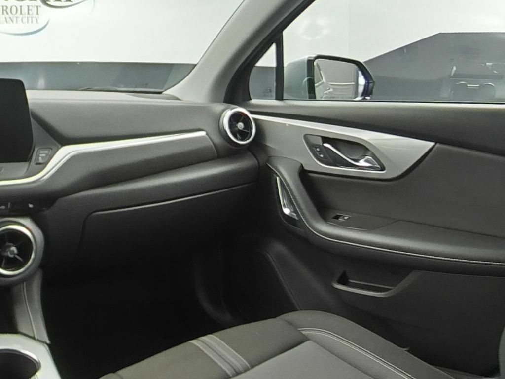 Used 2025 Chevrolet Blazer LT FWD image 15