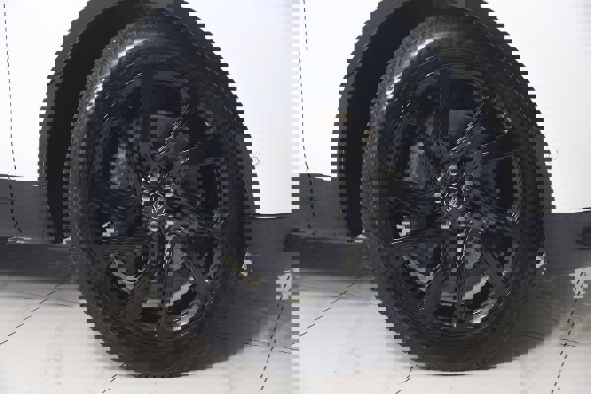 Used 2023 Land Rover Discovery S R-Dynamic image 17