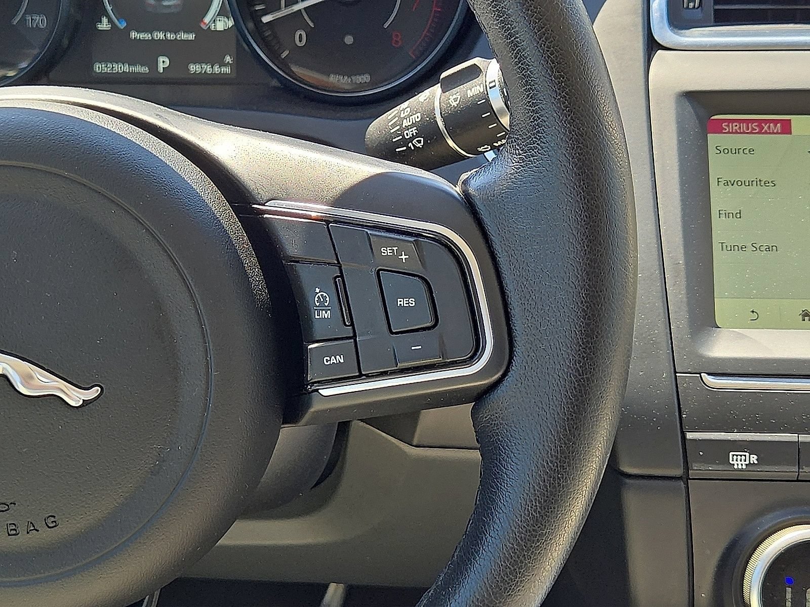 Used 2020 Jaguar E-PACE SE AWD/4WD image 21