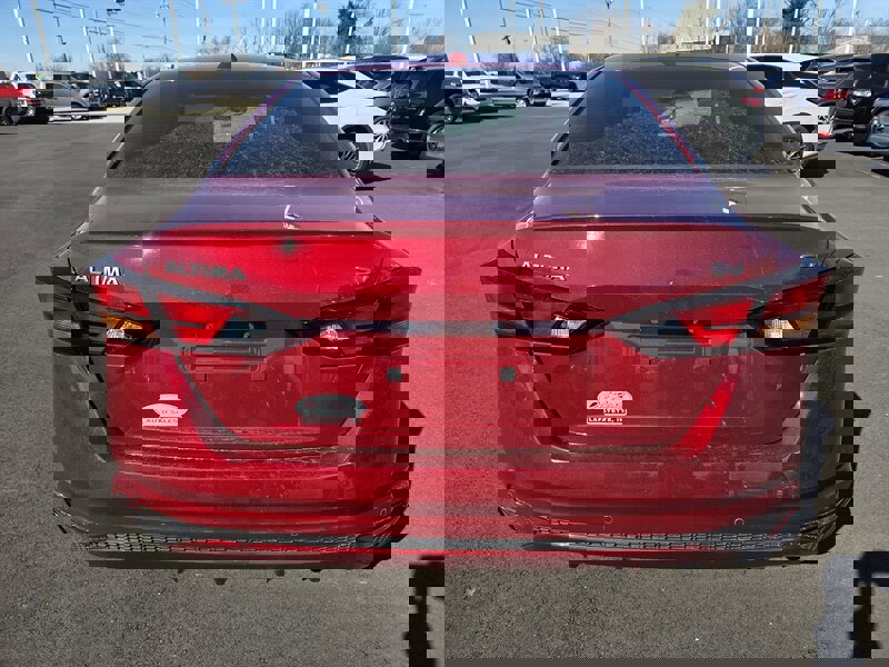 Used 2024 Nissan Altima 2.5 SV image 4