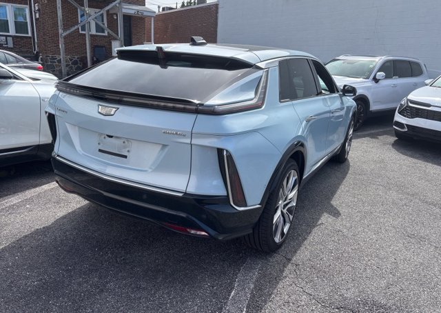 Certified 2024 Cadillac Lyriq Luxury AWD/4WD image 4