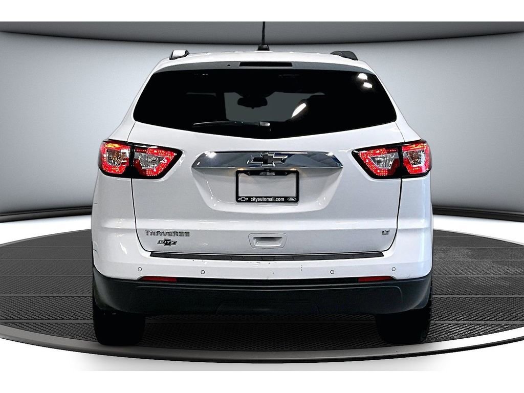 Used 2017 Chevrolet Traverse LT w/ Style and Technology Package FWD image 6