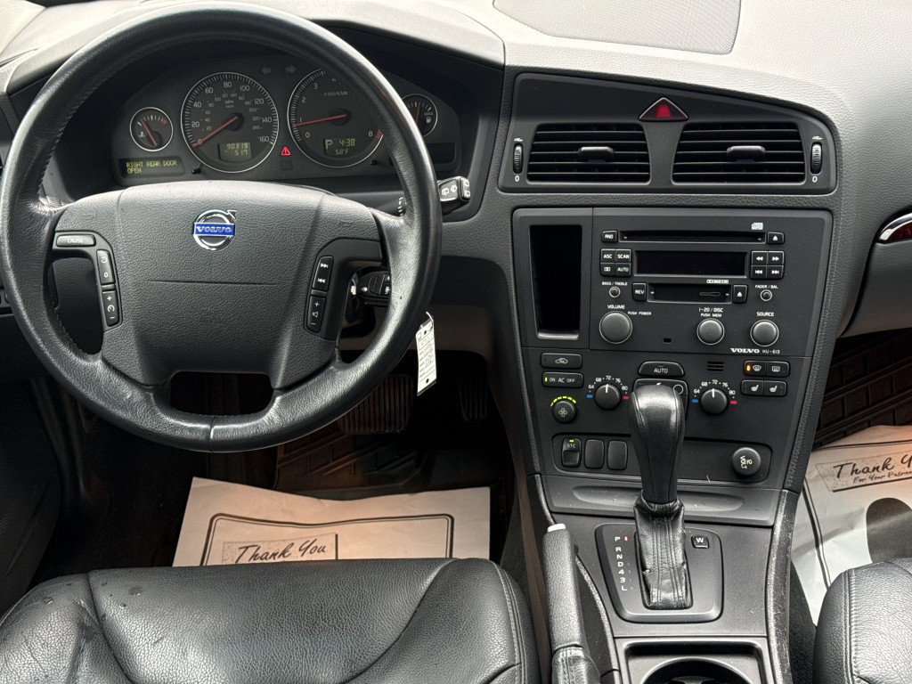 Used 2004 Volvo V70 2.5T FWD image 26