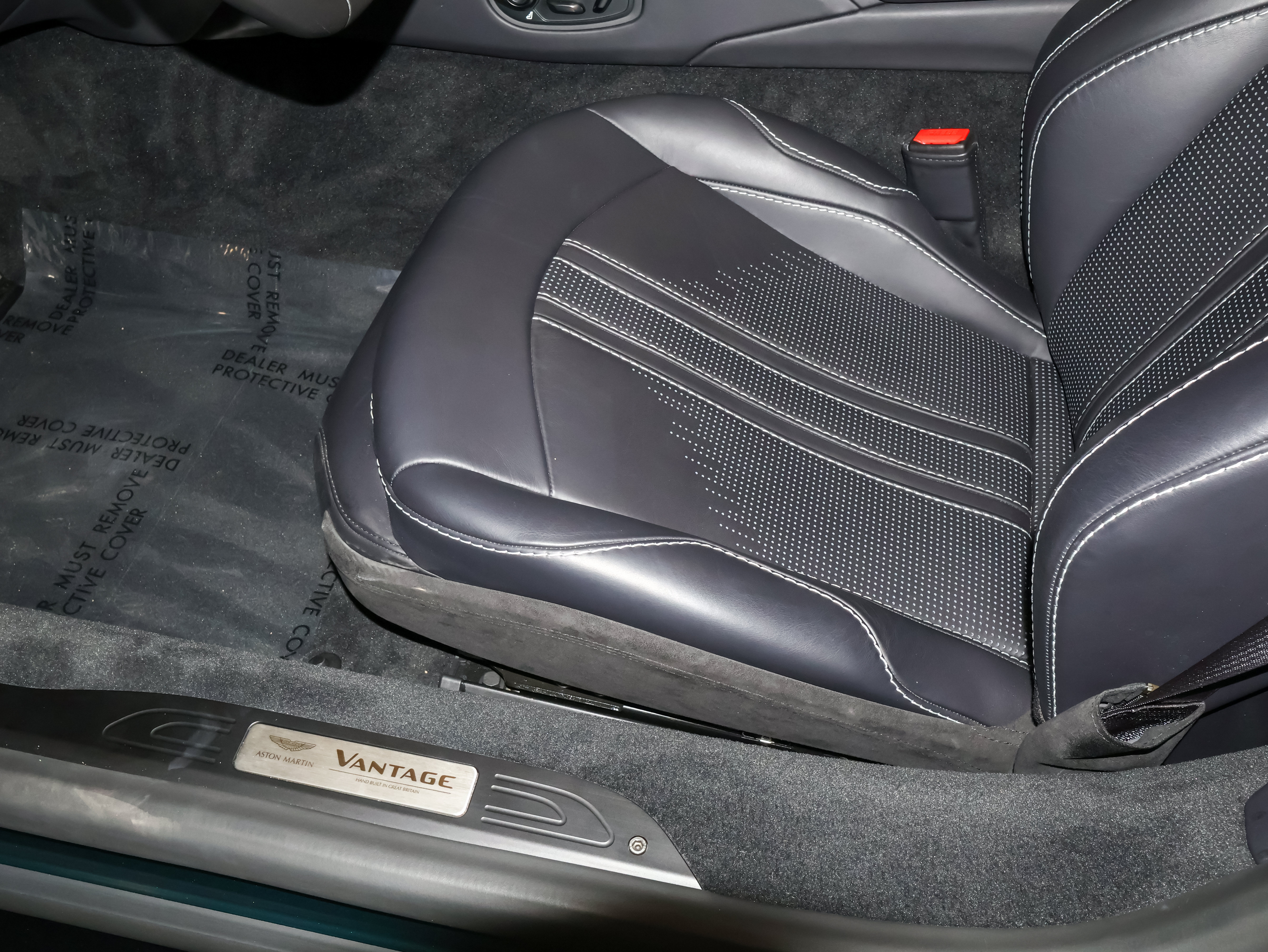 Used 2023 Aston Martin V8 Vantage Roadster RWD image 15