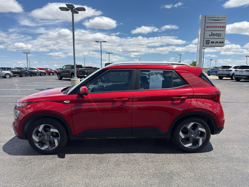 Used 2022 Hyundai Venue SEL FWD image 8